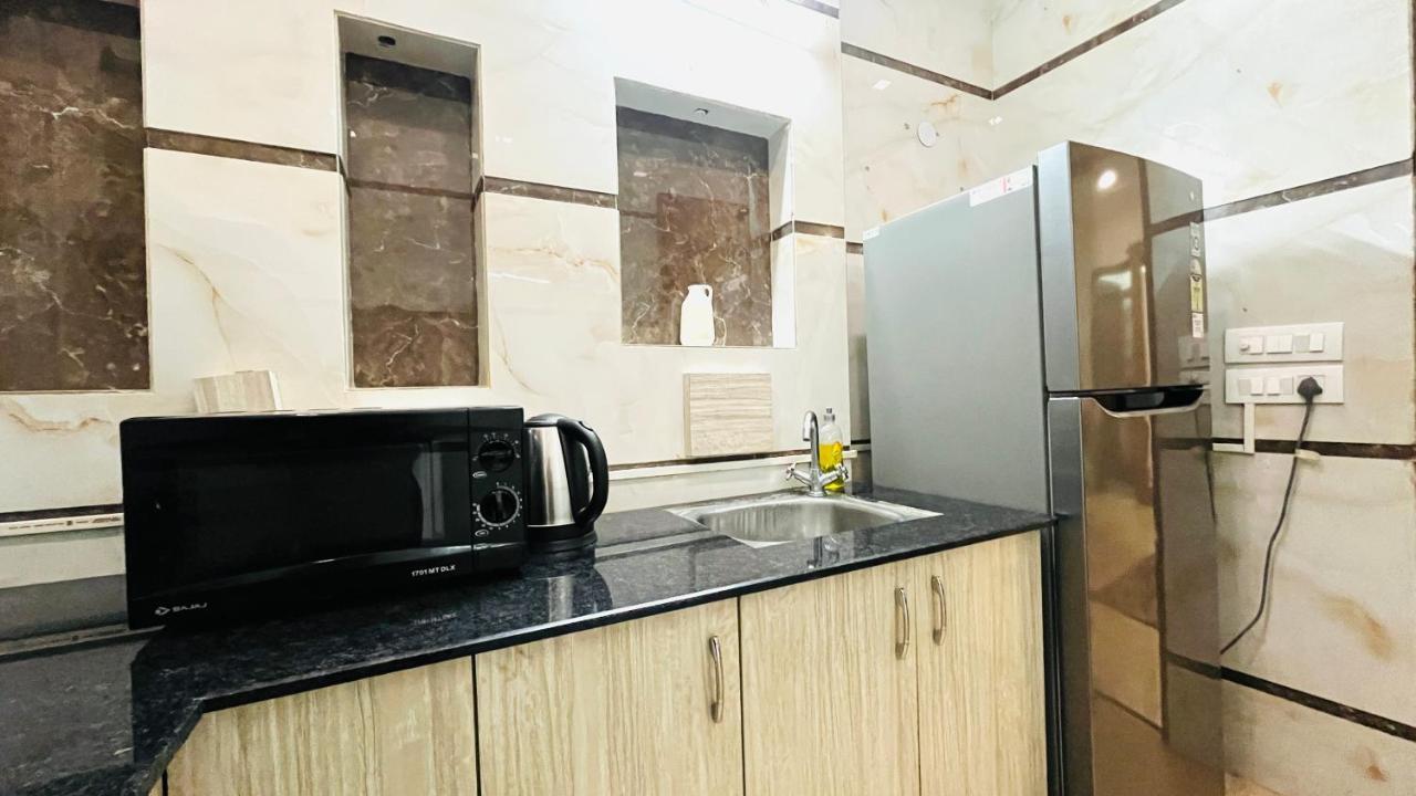 Bluo 1Bhk - Dlf Cybercity, Balcony, Lift, Parking Gurgaon Dış mekan fotoğraf