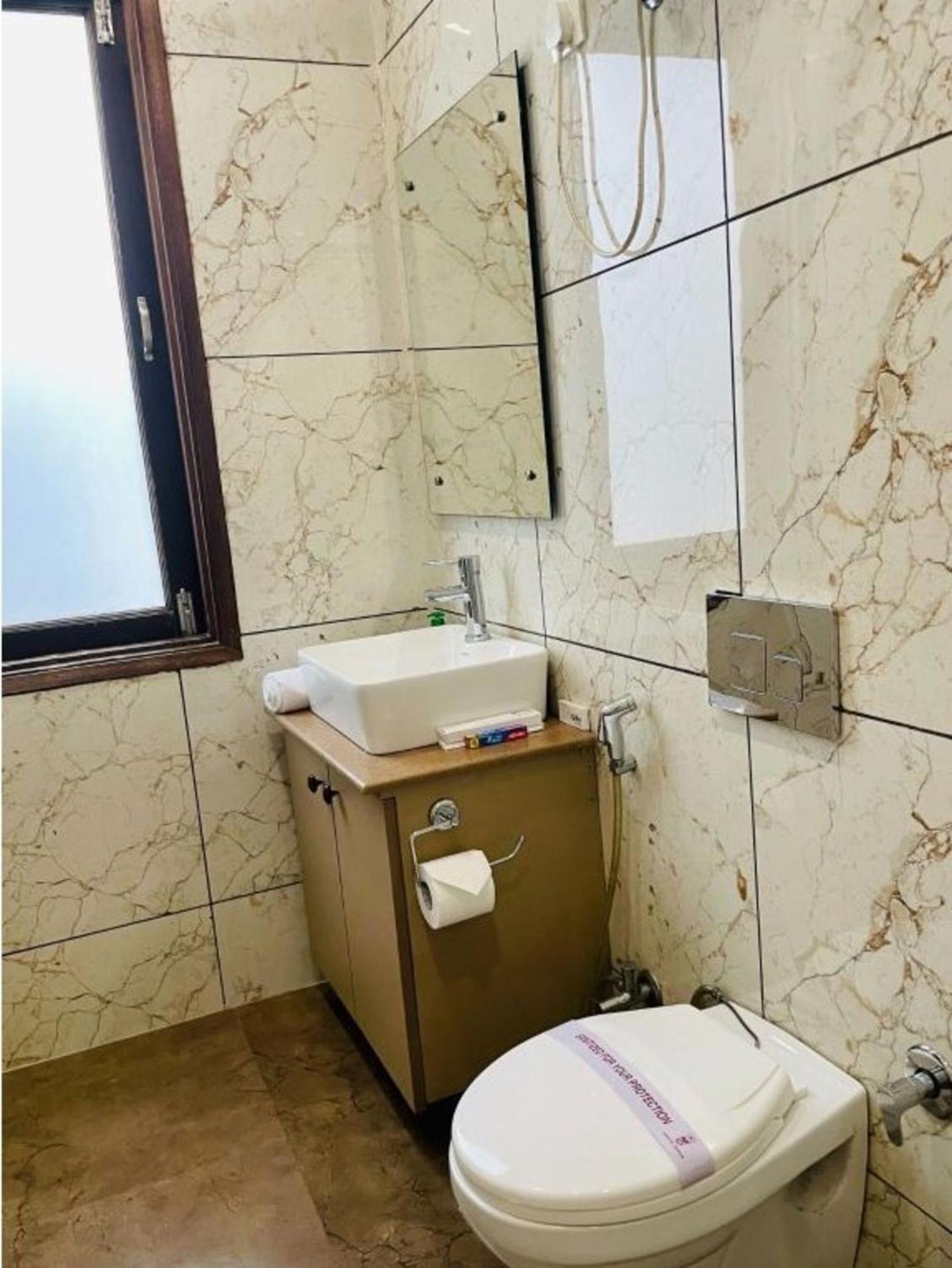 Bluo 1Bhk - Dlf Cybercity, Balcony, Lift, Parking Gurgaon Dış mekan fotoğraf